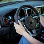 Kontrolki na desce rozdzielczej: co oznaczają i co robić od razu